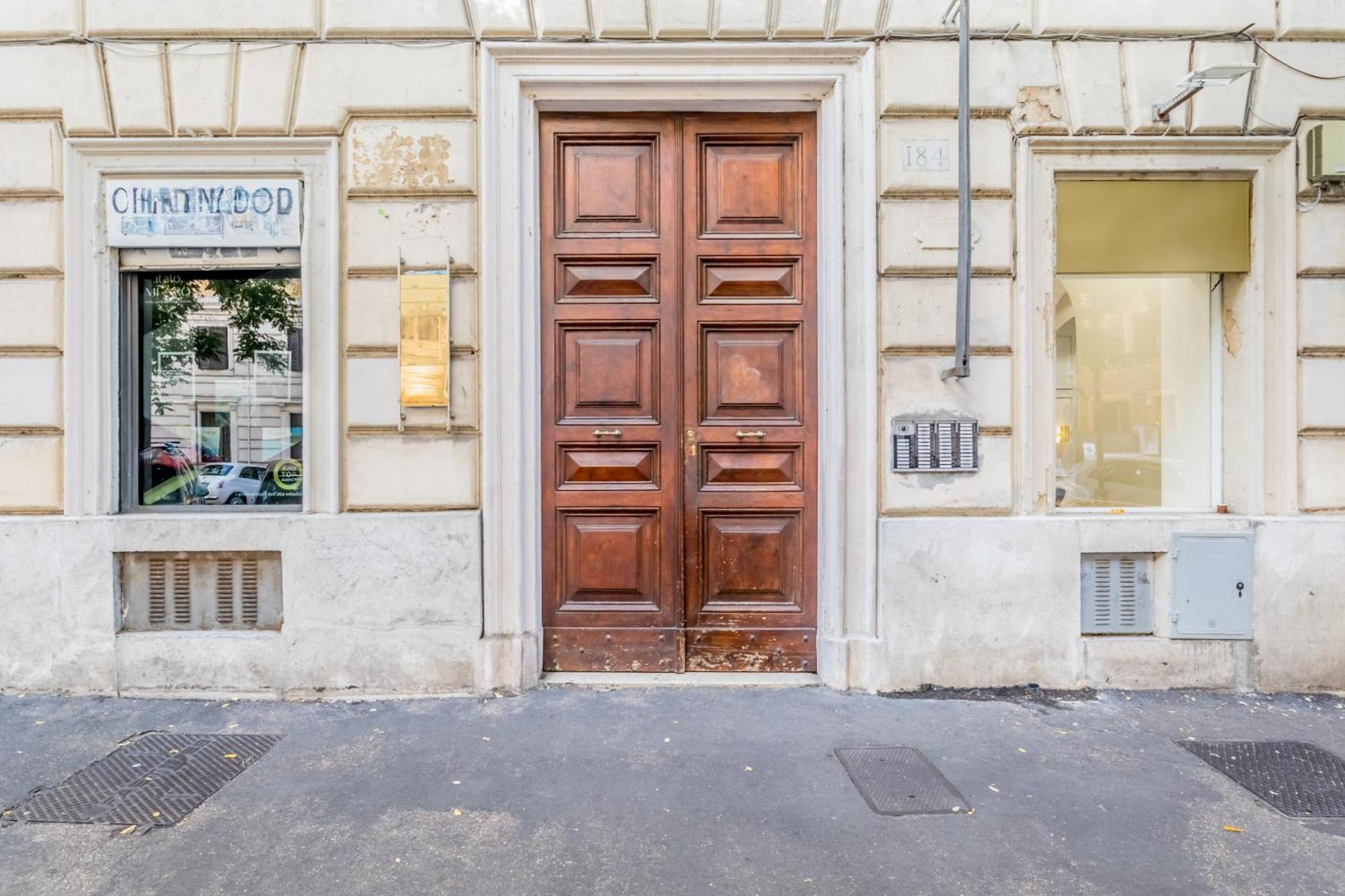Vatican Apartment *